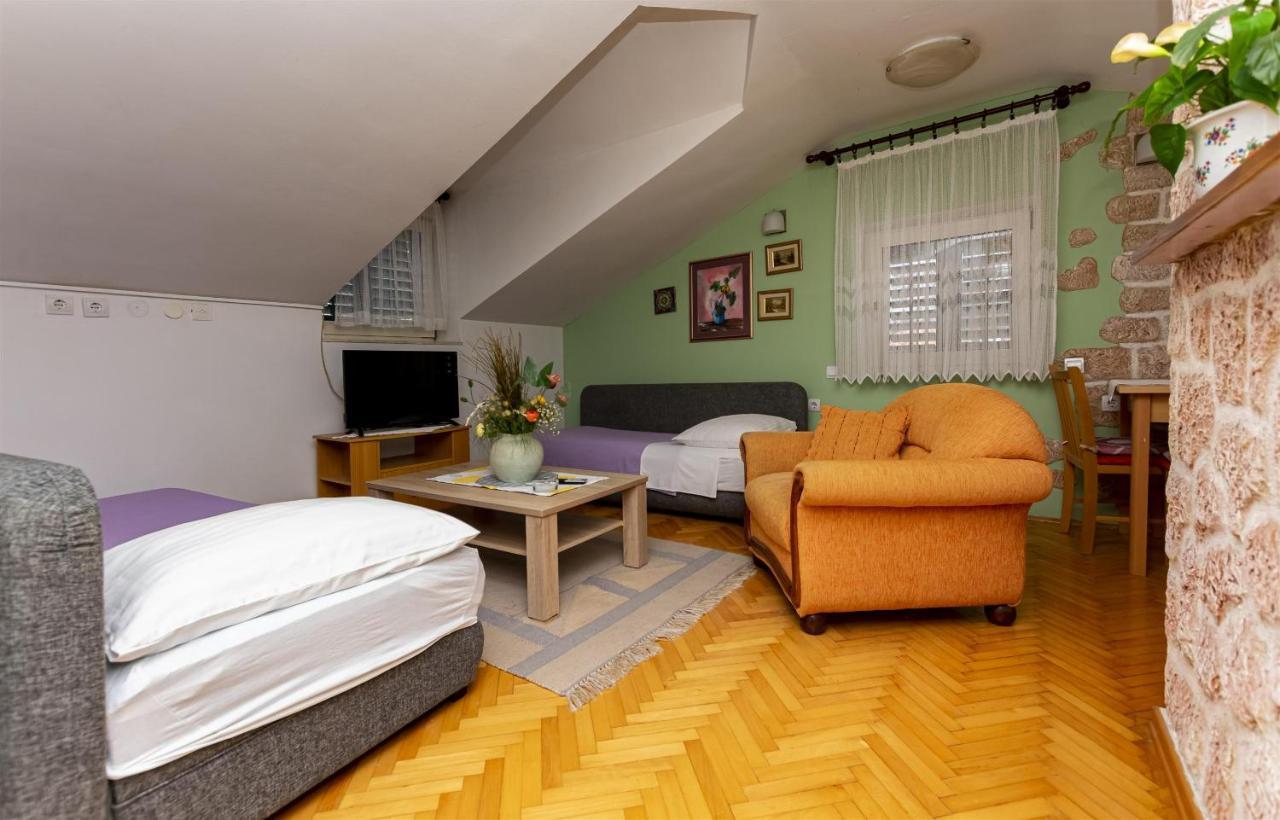 אומיס Apartment Ivanka מראה חיצוני תמונה